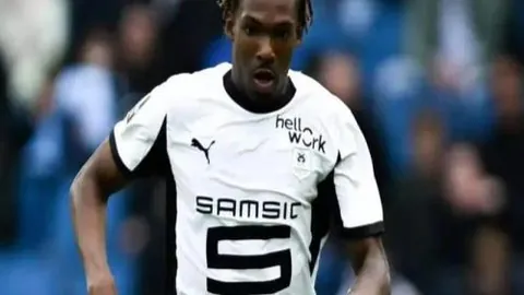 艾克森破门元敏诚自摆乌龙，广州队2-0力克深圳队