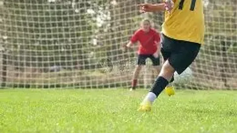 瓜迪奥拉曼城续约两年，力挽连败颓势对决曼联