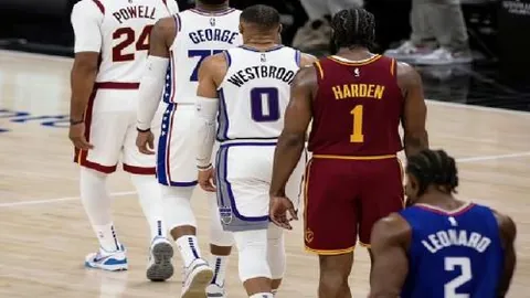 巴西2-0乌拉圭，阿图尔处子球亮相，理查利森破门，卡瓦尼染红离场